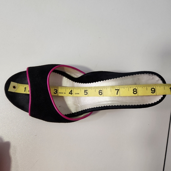 Black,Red & Pink Taryn Rose Suede Leather Heels Size 8.5 - Picture 12 of 14